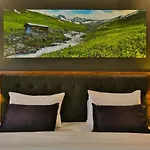 Azra Hostel *