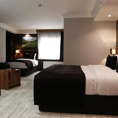 Azra Hostel *