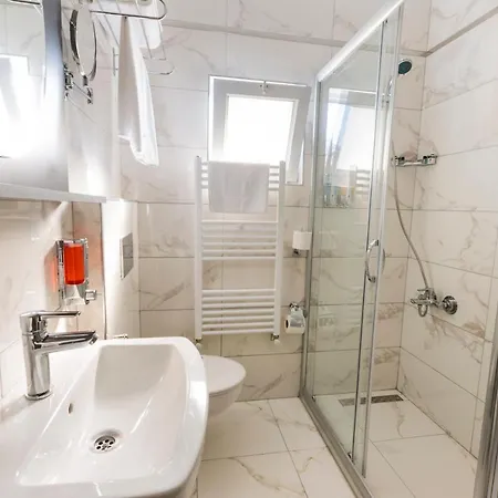 Azra Hostel