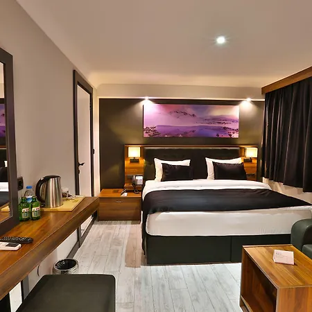 Azra Hostel *