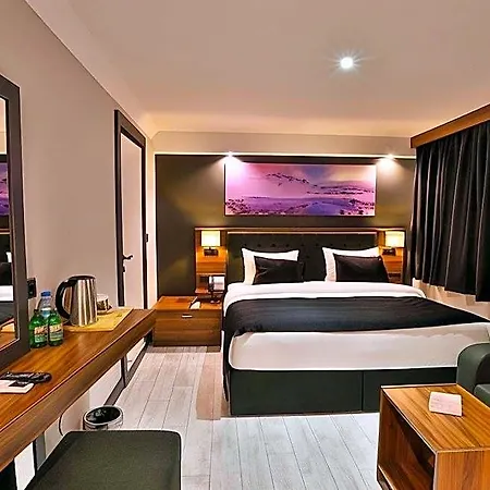 Azra Hostel *